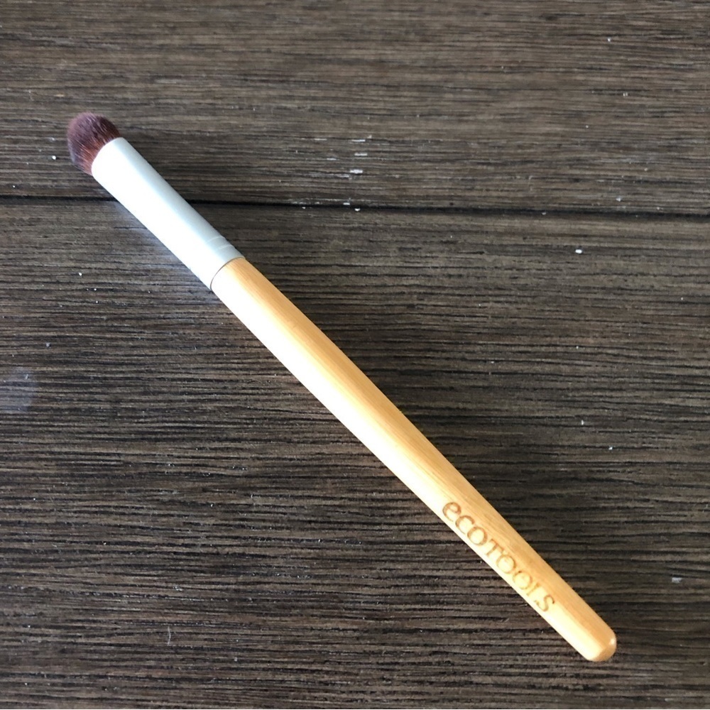 Eco Tools By: Alicia Silverstone Make-up Brush: Eyeshadow Brush